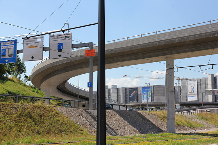 Wegfahrt Parkhaus P6, Zürich-Flughafen